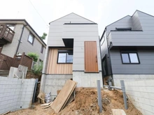 【神奈川県/横浜市神奈川区菅田町】神奈川区菅田町　新築戸建 1号棟/全2棟 建築中の外観：全2棟　正面左