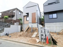 【神奈川県/横浜市神奈川区菅田町】神奈川区菅田町　新築戸建 1号棟/全2棟 建築中の外観：全2棟　正面左