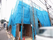 【神奈川県/横浜市南区中村町】南区中村町4丁目　借地権付き新築戸建1号棟/全3棟 建築中の外観：全3棟