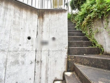 【神奈川県/横浜市西区西戸部町】横浜市西区西戸部町1丁目中古戸建 アプローチ