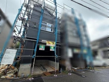 【神奈川県/横浜市金沢区富岡東】金沢区富岡東6丁目　新築戸建　2号棟 建築中の外観：全3棟／（2号棟）