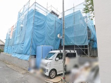 【神奈川県/横浜市金沢区富岡西】金沢区富岡西一丁目　新築戸建B号棟/2棟 建築中の外観：全2棟