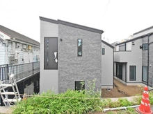 【神奈川県/横浜市神奈川区三ツ沢中町】神奈川区三ツ沢中町　新築戸建1号棟／全2棟 建築中の外観