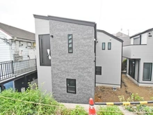 【神奈川県/横浜市神奈川区三ツ沢中町】神奈川区三ツ沢中町　新築戸建1号棟／全2棟 建築中の外観