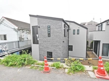 【神奈川県/横浜市神奈川区三ツ沢中町】神奈川区三ツ沢中町　新築戸建1号棟／全2棟 建築中の外観
