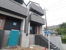 【神奈川県/横浜市港南区港南】港南2丁目　新築戸建B号棟／全2棟 建築中の外観