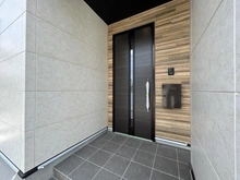 【神奈川県/藤沢市片瀬海岸】藤沢市片瀬海岸3丁目 新築一戸建て 1号棟/全3棟 玄関