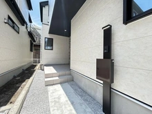 【神奈川県/藤沢市片瀬海岸】藤沢市片瀬海岸3丁目 新築一戸建て 3号棟/全3棟 アプローチ