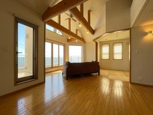 【神奈川県/鎌倉市七里ガ浜】七里ガ浜　中古戸建 リビング：※家具・調度品は価格に含まれません