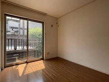 【神奈川県/藤沢市鵠沼藤が谷】藤沢市鵠沼藤が谷2丁目 一戸建 洋室：1階　5.2帖