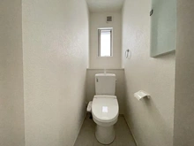 【神奈川県/藤沢市亀井野】藤沢市亀井野 新築戸建 2号棟 トイレ：1階