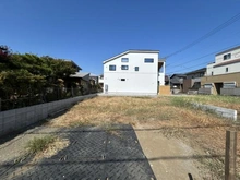 【神奈川県/藤沢市本鵠沼】藤沢市本鵠沼2丁目 新築一戸建て 1号棟/全2棟 現地（建築前）：全2棟　写真中央

