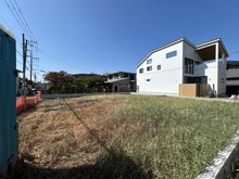 【神奈川県/藤沢市本鵠沼】藤沢市本鵠沼2丁目 新築一戸建て 2号棟/全2棟 現地(建築前):全2棟 写真中央