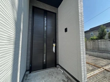 【神奈川県/藤沢市鵠沼松が岡】藤沢市鵠沼松が岡3丁目 新築一戸建て 1号棟/全2棟 玄関