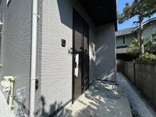 【神奈川県/藤沢市鵠沼松が岡】藤沢市鵠沼松が岡3丁目 新築一戸建て 2号棟/全2棟 玄関：全2棟