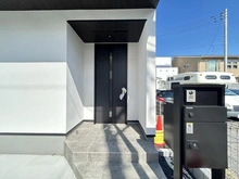 【神奈川県/藤沢市辻堂元町】藤沢市辻堂元町5丁目 新築一戸建て 2号棟/全2棟 玄関