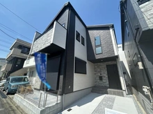 【神奈川県/茅ヶ崎市小和田】茅ケ崎市小和田3丁目 新築一戸建て 2号棟/全2棟 外観：全2棟　写真内左側が2号棟です。