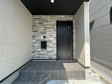 【神奈川県/茅ヶ崎市小和田】茅ケ崎市小和田3丁目 新築一戸建て 2号棟/全2棟 玄関
