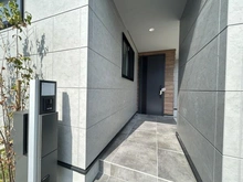 【神奈川県/藤沢市辻堂東海岸】藤沢市辻堂東海岸1丁目 新築一戸建て 5号棟/全4棟 玄関