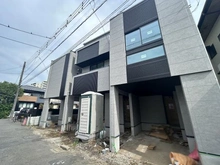 【神奈川県/藤沢市鵠沼花沢町】藤沢市鵠沼花沢町 新築一戸建て 1号棟/全3棟 建築中の外観：全3棟　写真内一番奥側が1号棟です。