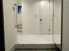 【神奈川県/藤沢市鵠沼花沢町】藤沢市鵠沼花沢町 新築一戸建て 2号棟/全3棟 玄関