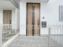 【神奈川県/藤沢市片瀬】藤沢市片瀬一丁目新築戸建 玄関