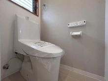 【神奈川県/平塚市めぐみが丘】平塚市めぐみが丘2丁目 一戸建 トイレ：2階