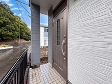 【神奈川県/平塚市めぐみが丘】平塚市めぐみが丘2丁目 一戸建 玄関