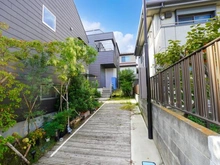 【神奈川県/藤沢市鵠沼桜が岡】藤沢市鵠沼桜が岡3丁目 一戸建 アプローチ