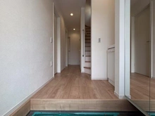 【神奈川県/藤沢市本鵠沼】藤沢市本鵠沼3丁目　新築戸建　1号棟/全3棟 玄関