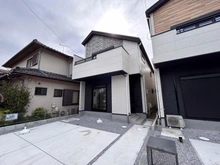 【神奈川県/藤沢市本鵠沼】藤沢市本鵠沼3丁目　新築戸建　3号棟/全3棟 外観：全3棟/写真中央