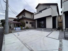 【神奈川県/藤沢市本鵠沼】藤沢市本鵠沼3丁目　新築戸建　3号棟/全3棟 外観：全3棟/写真中央