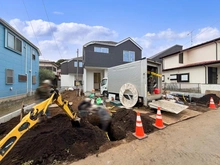 【神奈川県/藤沢市善行】藤沢市善行6丁目 新築戸建 1号棟 建築中の外観：全3棟、1号棟は左奥