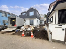 【神奈川県/藤沢市善行】藤沢市善行6丁目 新築戸建 3号棟 建築中の外観：全3棟、3号棟は手前側