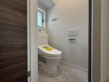 【神奈川県/茅ヶ崎市東海岸北】茅ヶ崎市東海岸北5丁目 一戸建 トイレ：2階