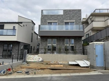 【神奈川県/藤沢市片瀬山】藤沢市片瀬山1丁目　1号棟／全3 建築中の外観：全3棟/右側