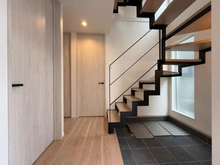 【神奈川県/藤沢市片瀬山】藤沢市片瀬山1丁目　2号棟／全3 玄関