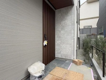 【神奈川県/藤沢市片瀬山】藤沢市片瀬山1丁目　2号棟／全3 玄関