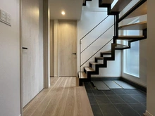 【神奈川県/藤沢市片瀬山】藤沢市片瀬山1丁目　3号棟／全3 玄関