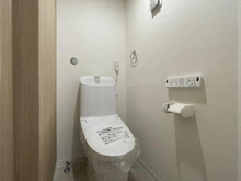 【神奈川県/茅ヶ崎市浜之郷】茅ヶ崎市浜之郷 一戸建 トイレ：2階