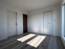 【神奈川県/藤沢市並木台】Besel 湘南藤沢 1号棟/全7棟 洋室：洋室別角度