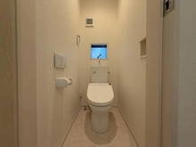 【神奈川県/茅ヶ崎市室田】茅ヶ崎市室田1丁目 一戸建 トイレ：2階