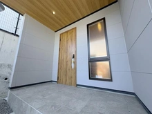 【神奈川県/藤沢市片瀬】藤沢市片瀬4丁目　新築戸建 2号棟 玄関