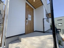 【神奈川県/藤沢市片瀬】藤沢市片瀬4丁目　新築戸建 3号棟 玄関