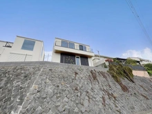 【神奈川県/藤沢市片瀬山】藤沢市片瀬山1丁目新築戸建　1号棟 外観：全2棟　写真中央