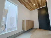 【神奈川県/藤沢市片瀬山】藤沢市片瀬山1丁目新築戸建　2号棟 玄関