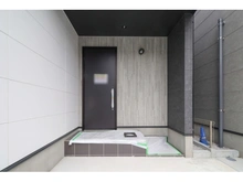【神奈川県/藤沢市本藤沢】藤沢市本藤沢2丁目　新築一戸建て1号棟/全2棟 玄関