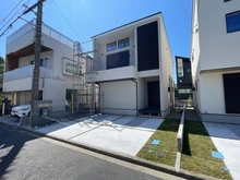 【神奈川県/藤沢市鵠沼松が岡】藤沢市松が岡2丁目　新築戸建A棟　全3区画 外観：全3棟／中央