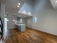 【神奈川県/藤沢市辻堂】藤沢市辻堂2号棟 LDK：【約16帖】吹き抜けとなっております