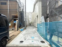 【神奈川県/茅ヶ崎市旭が丘】茅ヶ崎市旭が丘4期2号棟 アプローチ